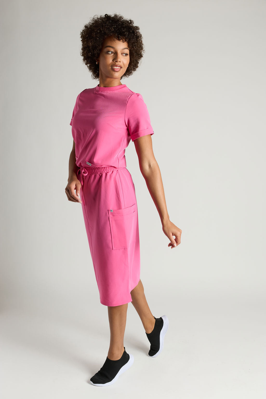 Elise Two Pocket Crew Neck Scrub Top